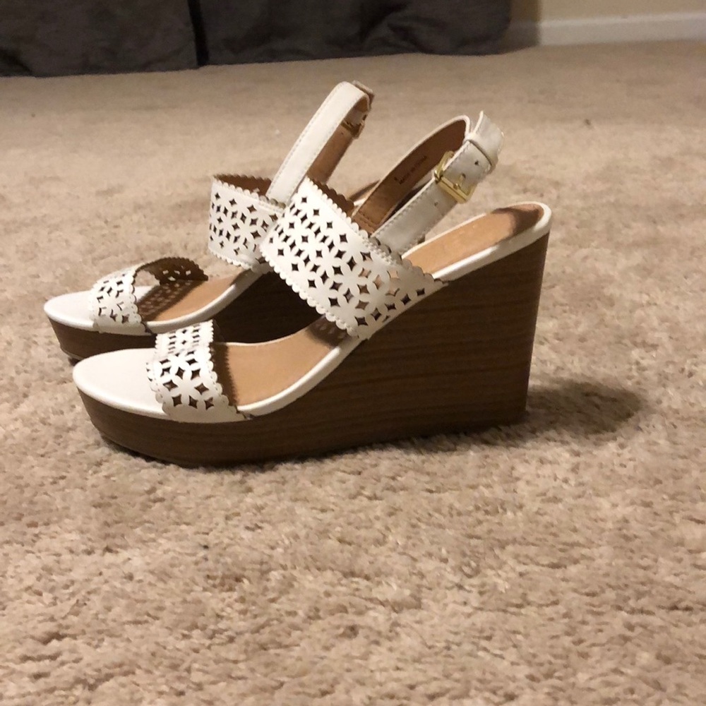 NY&C white wedges